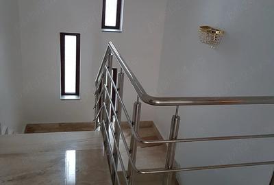 Casă cu 6 camere cu Teren 485 Mp în Central - 8