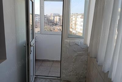 Apartament cu 3 camere decomandat în Micro 11