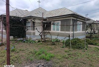 Casă cu 3 camere cu Teren 100 Mp în Central - 1