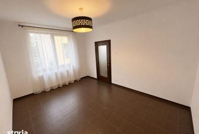 Casă cu 9 camere cu Teren 300 Mp în Grivița - 1