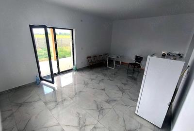 Casă cu 5 camere cu Teren 100 Mp în Giroc
