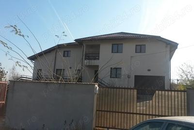 Casă cu 5 camere cu Teren 700 Mp în Frumușani - 1