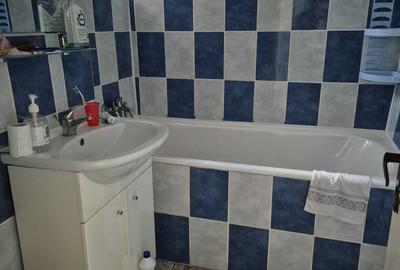 Apartament cu 3 camere semidecomandat în Dărmănești