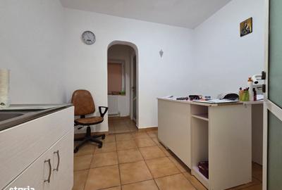 Apartament cu 4 camere decomandat în E3