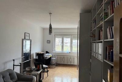 Apartament cu 5 camere decomandat în Ultracentral