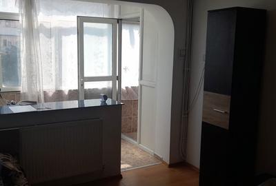 Apartament cu 2 camere semidecomandat în Micro 9 - 13