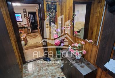 Apartament cu 3 camere semidecomandat în Govândari