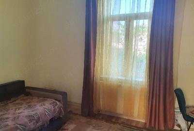 Casă cu 3 camere cu Teren 300 Mp în Central
