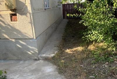 Casă individuală cu 3 camere cu Canalizare în Central
