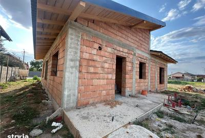 Casă cu 4 camere decomandat cu Teren 665 Mp în Central