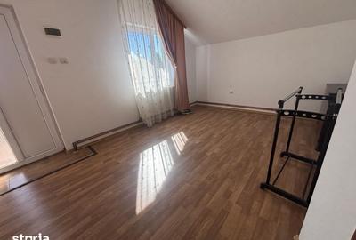 Casă cu 6 camere cu Teren 600 Mp în Tomești