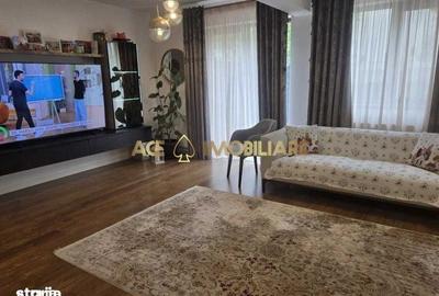 Casă cu 4 camere semidecomandat în Central