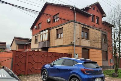 Casă cu 10 camere cu Teren 2000 Mp în Central - 1