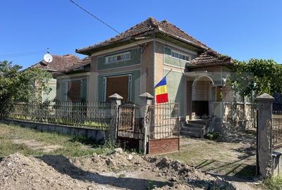 Casă individuală cu 3 camere cu Canalizare în Exterior Sud