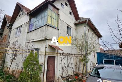 Casă individuală cu 6 camere cu Canalizare în Central