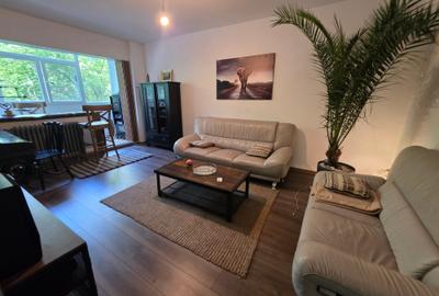 Apartament cu 3 camere decomandat în Colentina