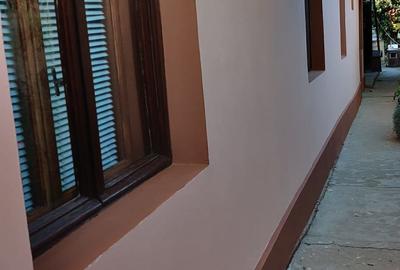 Casă cu 4 camere cu Teren 720 Mp în Oltenița