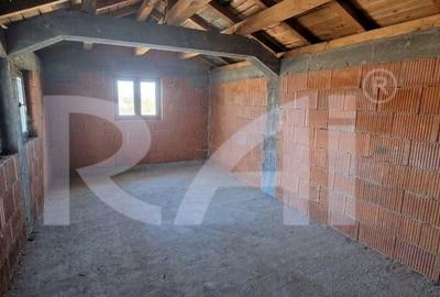 Casă cu Teren 500 Mp în Malu Mare