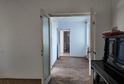 Apartament cu 4 camere decomandat în Central - 1
