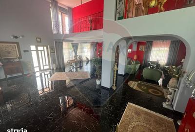 Casă cu 7 camere cu Teren 983 Mp în Garoafa - 4