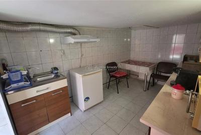 Casă cu 7 camere cu Teren 432 Mp în Vest