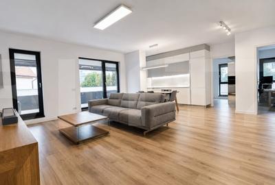 Apartament cu 3 camere semidecomandat, mobilat în Take Ionescu