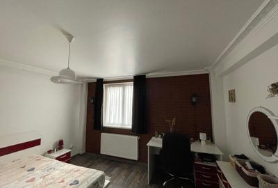Apartament cu 3 camere semidecomandat în Ultracentral