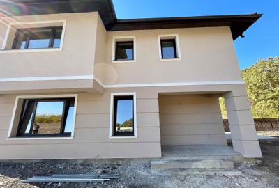 Casă cu 4 camere cu Teren 250 Mp în Valea Ursului