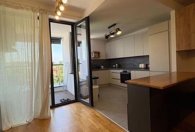 Apartament cu 3 camere decomandat, mobilat în Iancu Nicolae