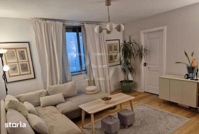 Apartament cu 2 camere, mobilat în Victoriei