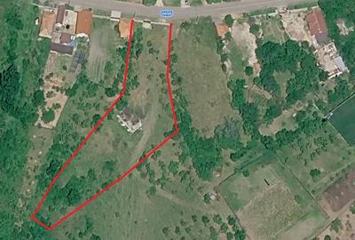 Teren de 3300 mp, în Central