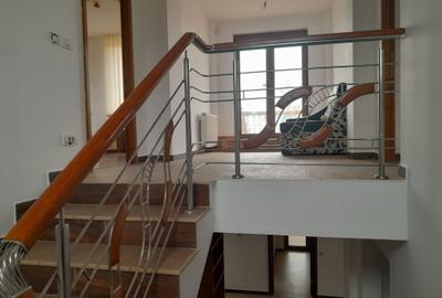 Casă cu 8 camere cu Teren 1450 Mp în Joița - 15