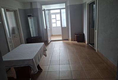 Casă cu 8 camere cu Teren 1700 Mp în Central