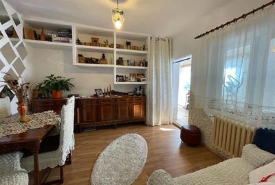 Casă cu 4 camere cu Garaj în Central - 2