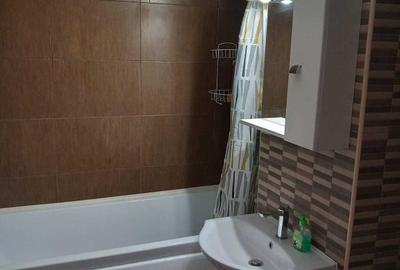 Apartament cu 2 camere decomandat în Casa de Cultură