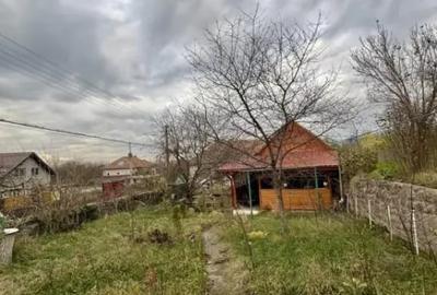 Casă cu 2 camere cu Teren 850 Mp în Uroi