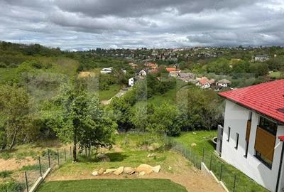 Casă cu 4 camere cu Teren 873 Mp în Central - 1
