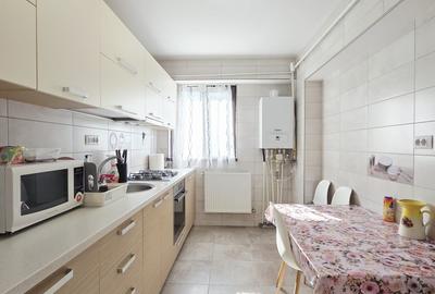Apartament cu 2 camere decomandat în Micro 17