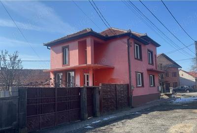 Casă cu 5 camere în Coșteiu - 2