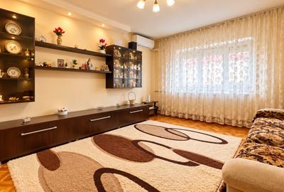 Apartament cu 3 camere decomandat în Soarelui