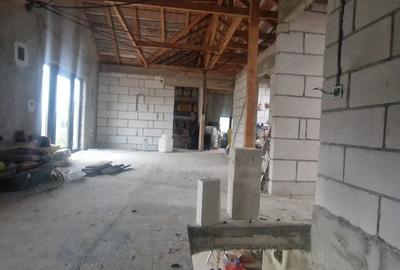 Casă cu 2 camere cu Teren 1700 Mp în Vulcana-Pandele