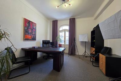 Apartament cu 5 camere decomandat în Calea Victoriei