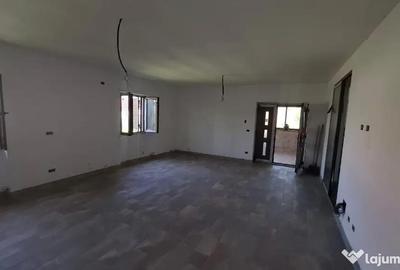 Casă cu 4 camere cu Teren 3960 Mp în Central - 9