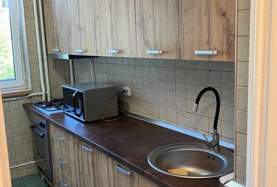 Apartament cu 3 camere semidecomandat în Ștefan cel Mare
