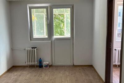 Apartament cu 3 camere semidecomandat în Găvana