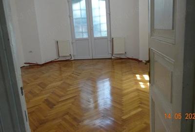 Spațiu comercial, de 183 mp, în Central - 4