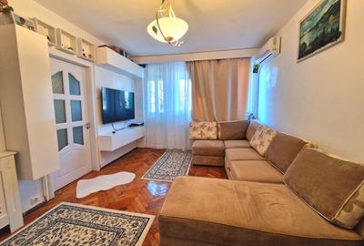 Apartament cu 2 camere semidecomandat, mobilat în Pajura
