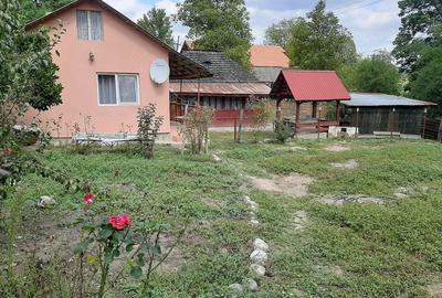 Casă cu 2 camere cu Teren 3840 Mp în Frâncești