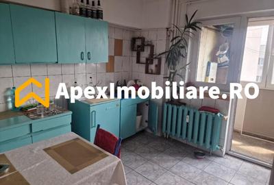 Apartament cu 3 camere decomandat în Ștefan cel Mare
