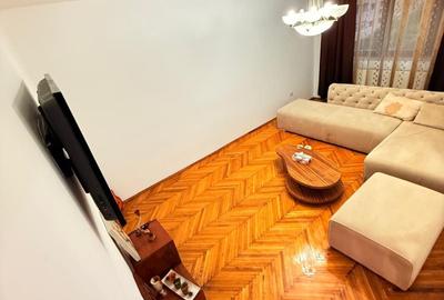 Apartament cu 4 camere decomandat în Central